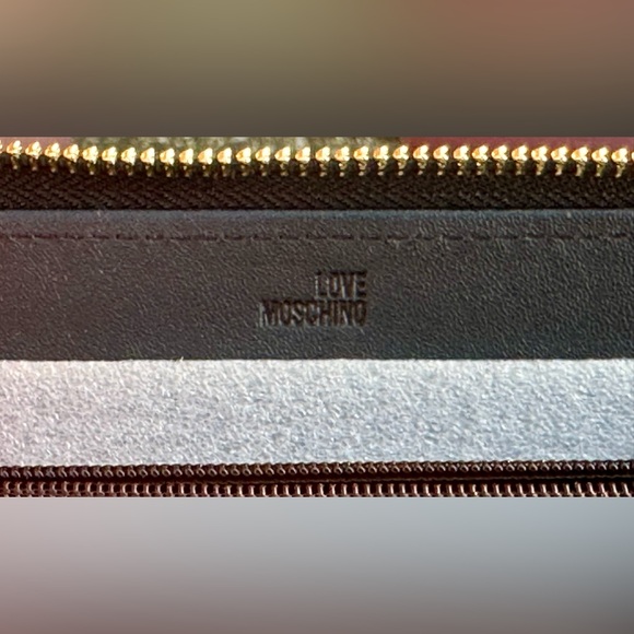 LOVE MOSCHINO!❤️Zip Around/ Black Faux Leather/Wallet w/gold hearts/studs - Picture 12 of 16